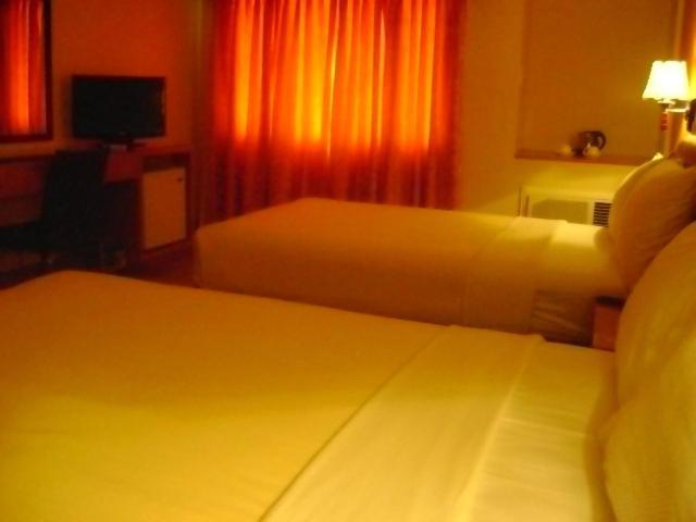 Pamulinawen Hotel Laoag Habitación foto