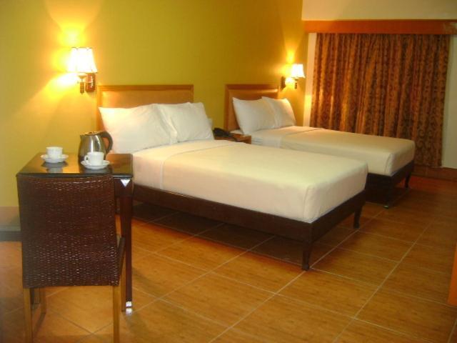 Pamulinawen Hotel Laoag Habitación foto