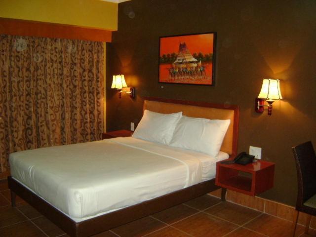 Pamulinawen Hotel Laoag Habitación foto